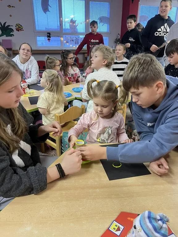 Fotografie z článku: Vánoční setkání šesťáků a Koťátek