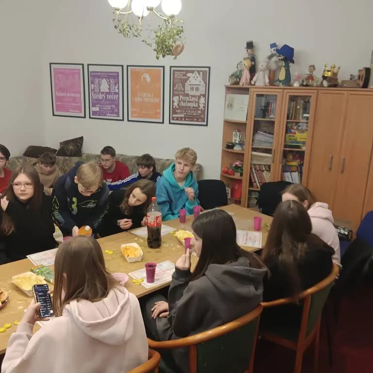 Fotografie z článku: VIII. A na exkurzi v loutkovém divadle v Přerově