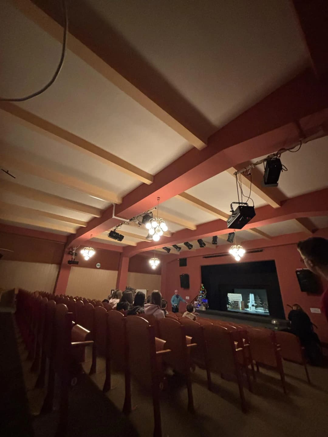 Fotografie z článku: VIII. A na exkurzi v loutkovém divadle v Přerově