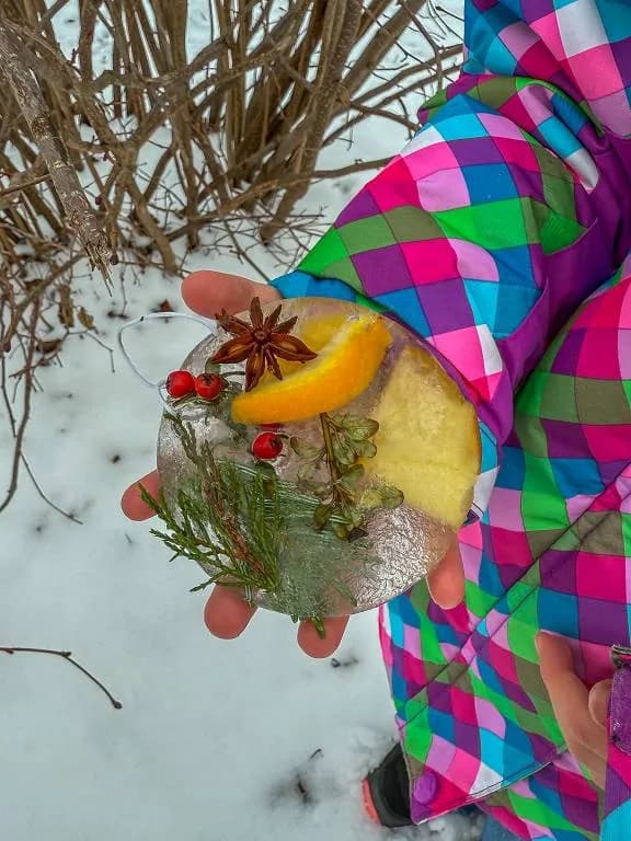 Fotografie z článku: Ledové ozdoby ve školní družině❄️