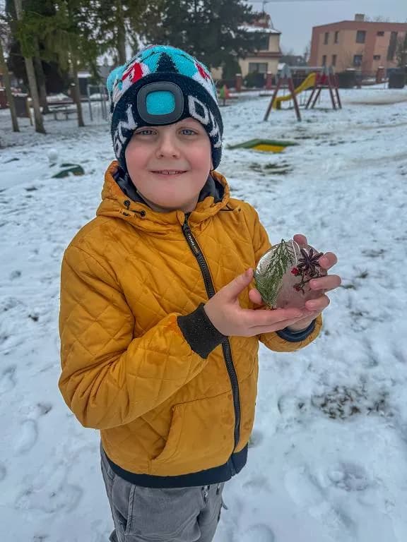 Fotografie z článku: Ledové ozdoby ve školní družině❄️