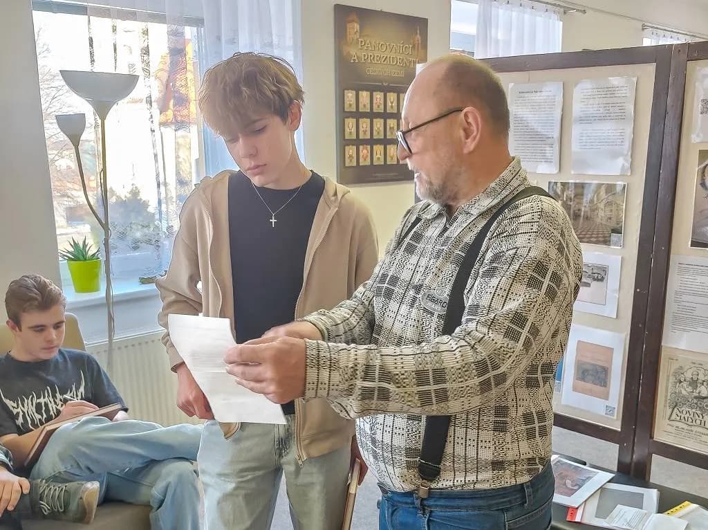 Fotografie z článku: Projektové hodiny v knihovně