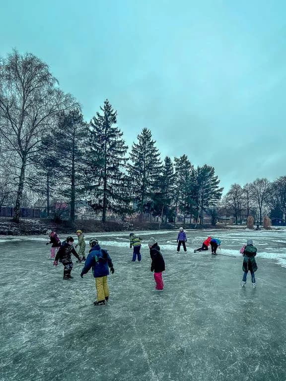 Fotografie z článku: Čtvrťáci na ledu ⛸️
