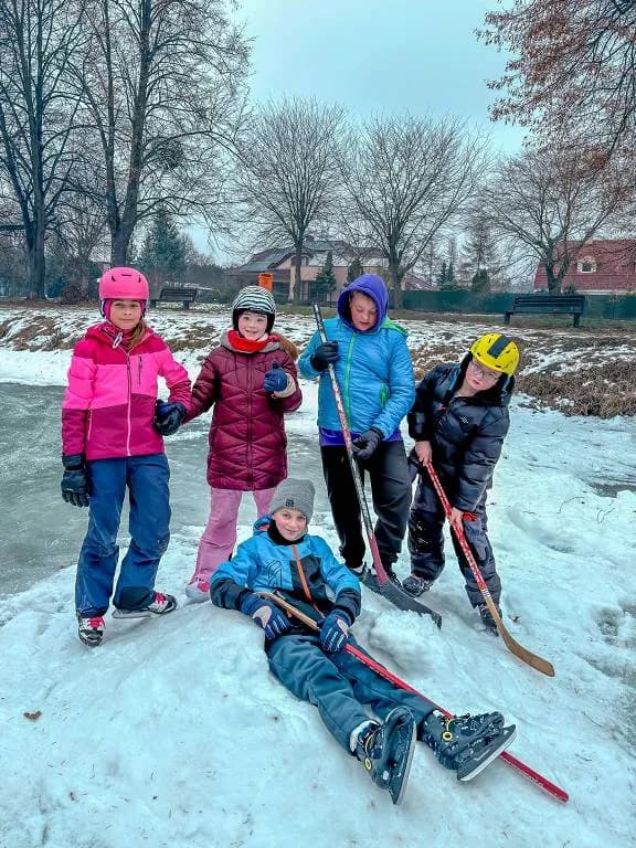 Fotografie z článku: Čtvrťáci na ledu ⛸️