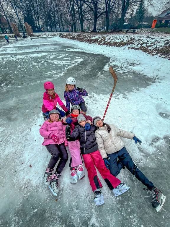 Fotografie z článku: Čtvrťáci na ledu ⛸️