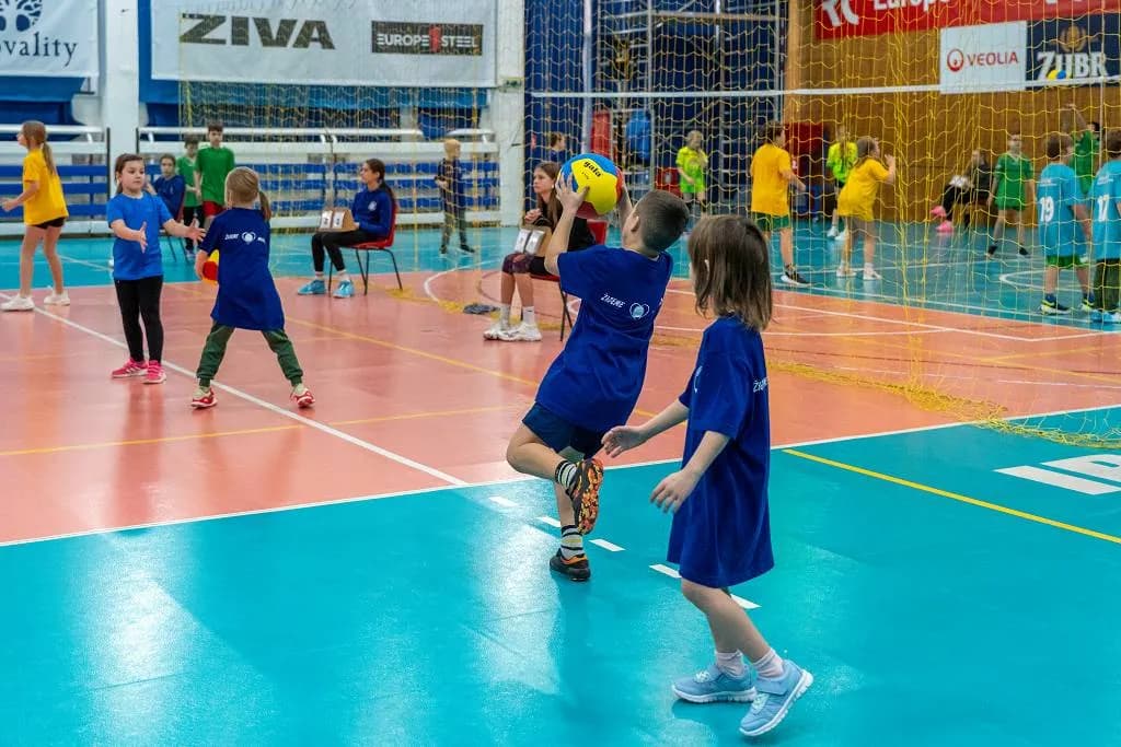 Fotografie z článku: Barevný volejbal