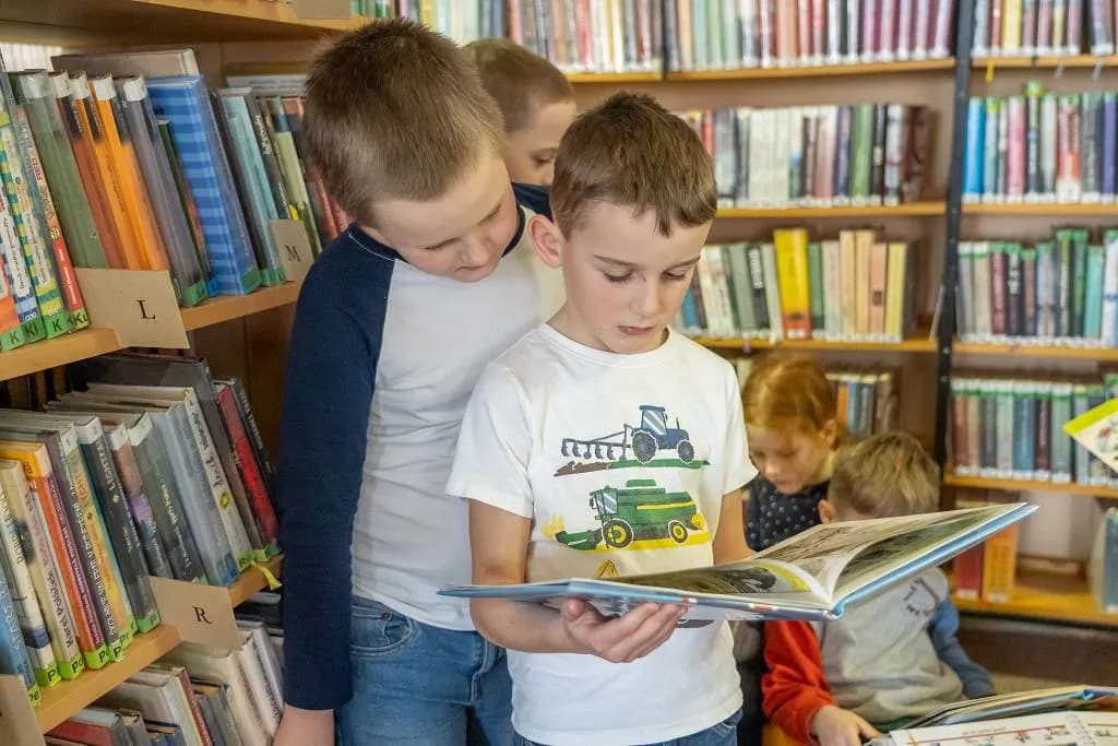 Fotografie z článku: Už umíme číst, tak vzhůru do knihovny!