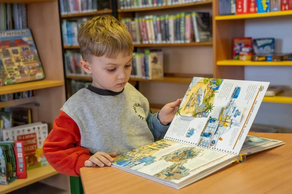 Fotografie z článku: Už umíme číst, tak vzhůru do knihovny!