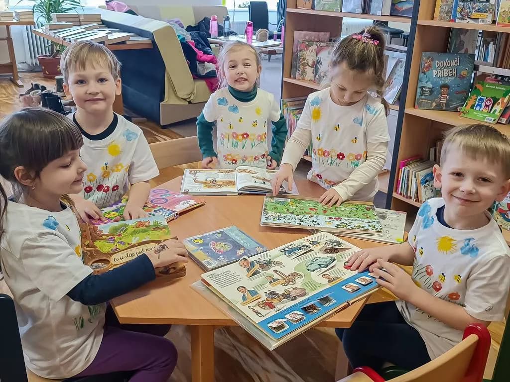 Fotografie z článku: Zima za okny, jaro v knihovně