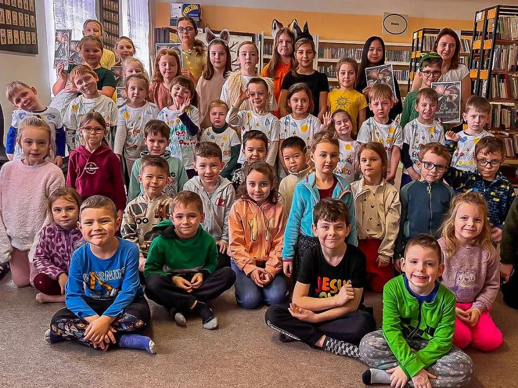 Fotografie z článku: Zima za okny, jaro v knihovně