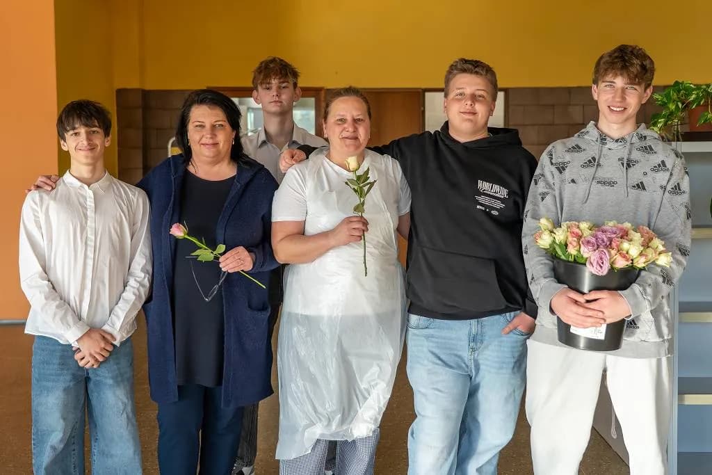 Fotografie z článku: Parlament’áci popřáli ženám k MDŽ 🌹