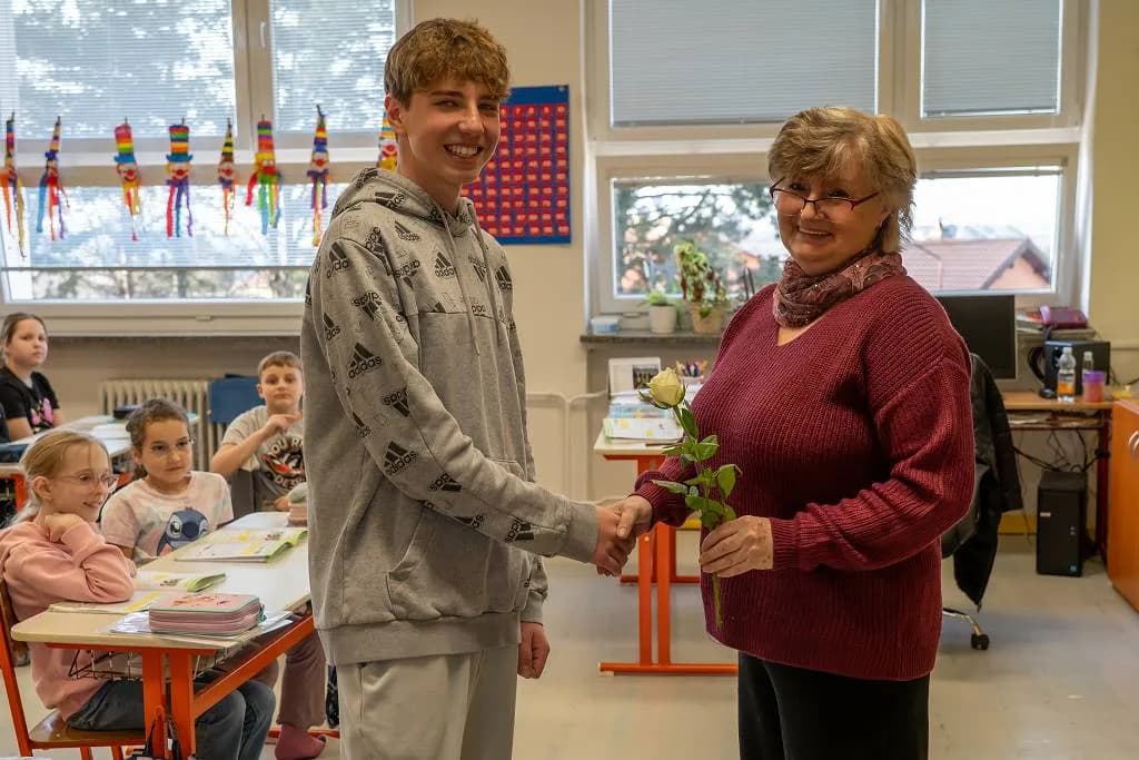 Fotografie z článku: Parlament’áci popřáli ženám k MDŽ 🌹