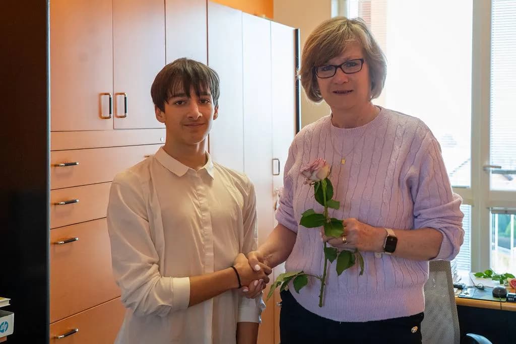 Fotografie z článku: Parlament’áci popřáli ženám k MDŽ 🌹