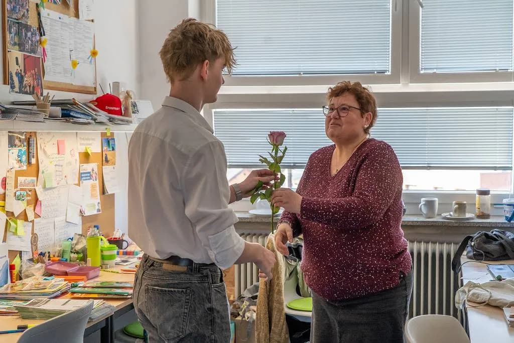 Fotografie z článku: Parlament’áci popřáli ženám k MDŽ 🌹