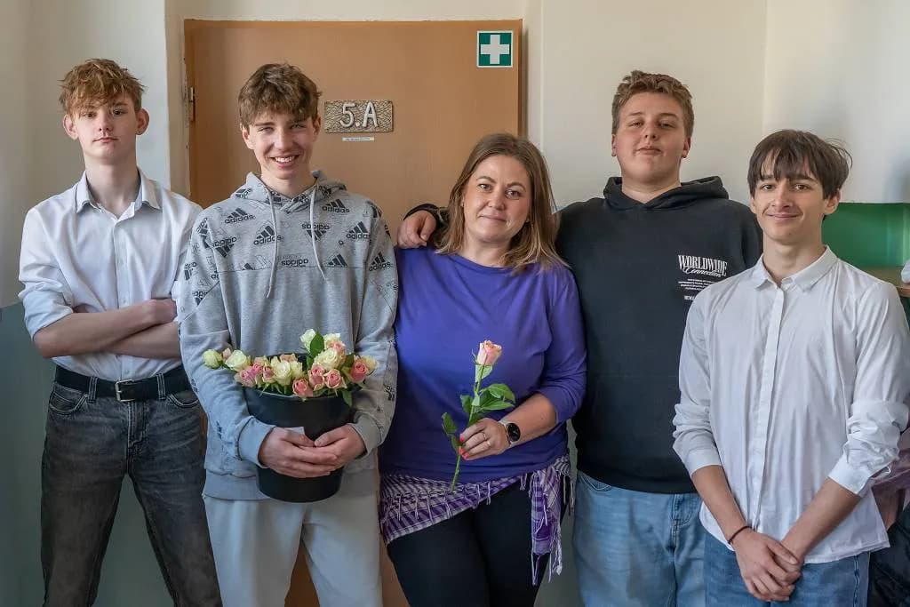 Fotografie z článku: Parlament’áci popřáli ženám k MDŽ 🌹