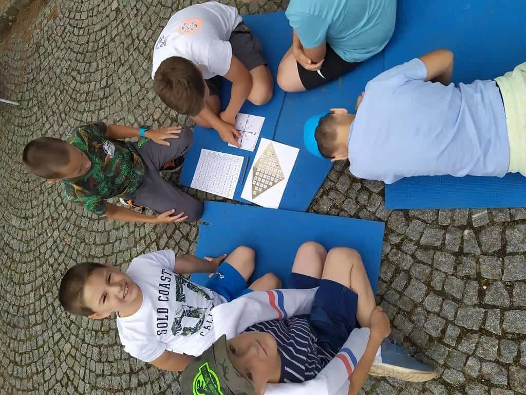 Fotografie z článku: Přívesnický tábor -  „Letem světem"