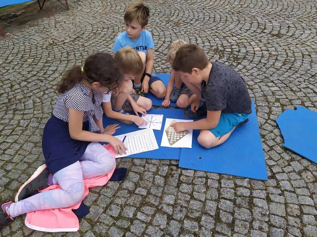 Fotografie z článku: Přívesnický tábor -  „Letem světem"