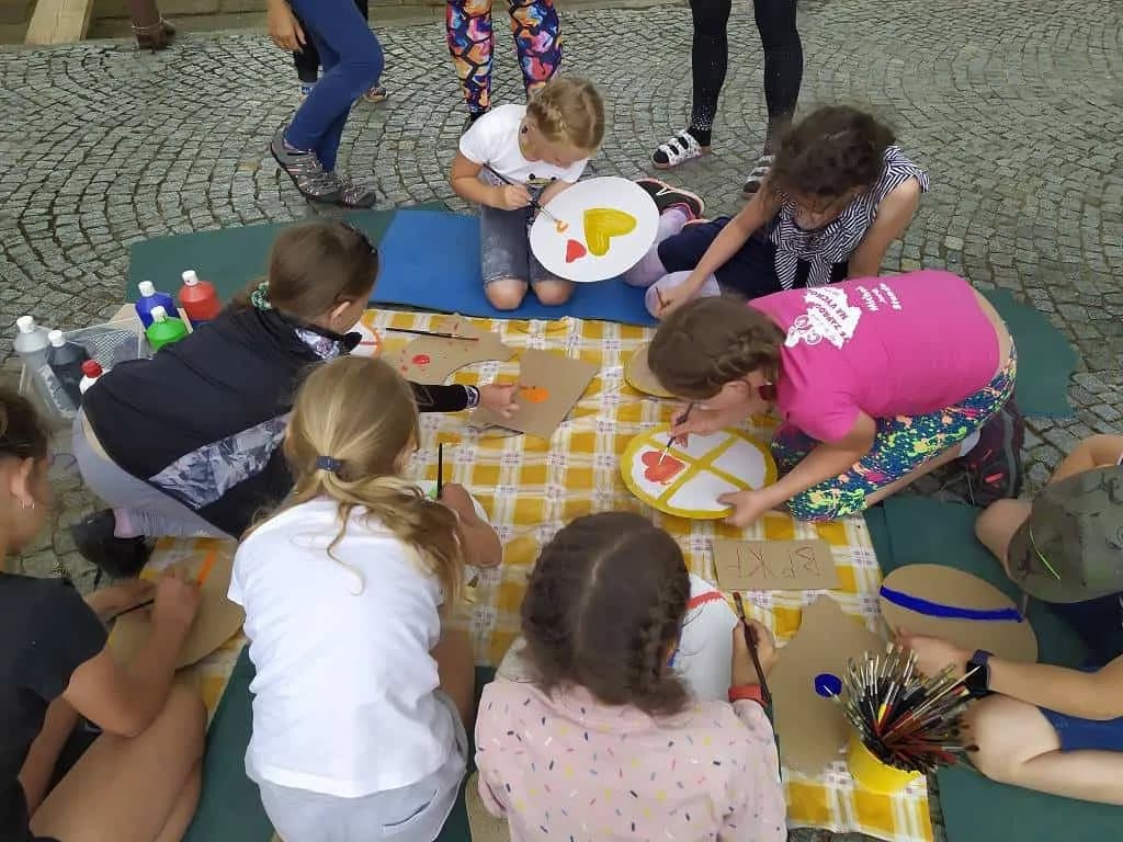 Fotografie z článku: Přívesnický tábor -  „Letem světem"