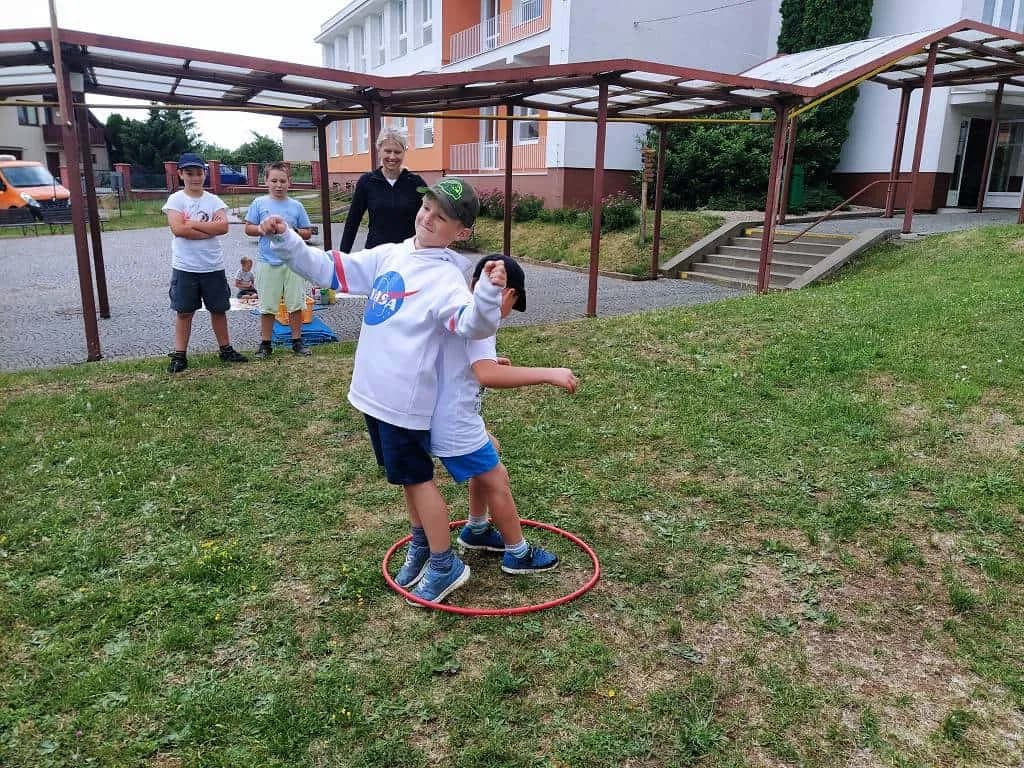Fotografie z článku: Přívesnický tábor -  „Letem světem"