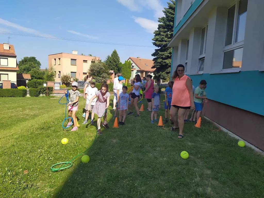 Fotografie z článku: Přívesnický tábor -  „Letem světem"