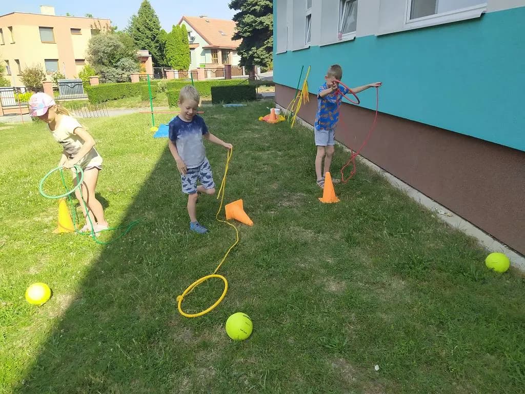 Fotografie z článku: Přívesnický tábor -  „Letem světem"