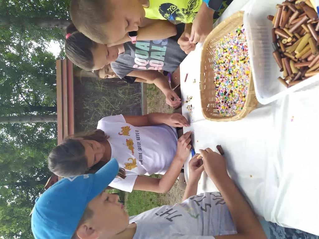 Fotografie z článku: Přívesnický tábor -  „Letem světem"