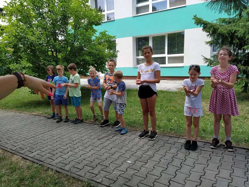 Fotografie z článku: Přívesnický tábor -  „Letem světem"