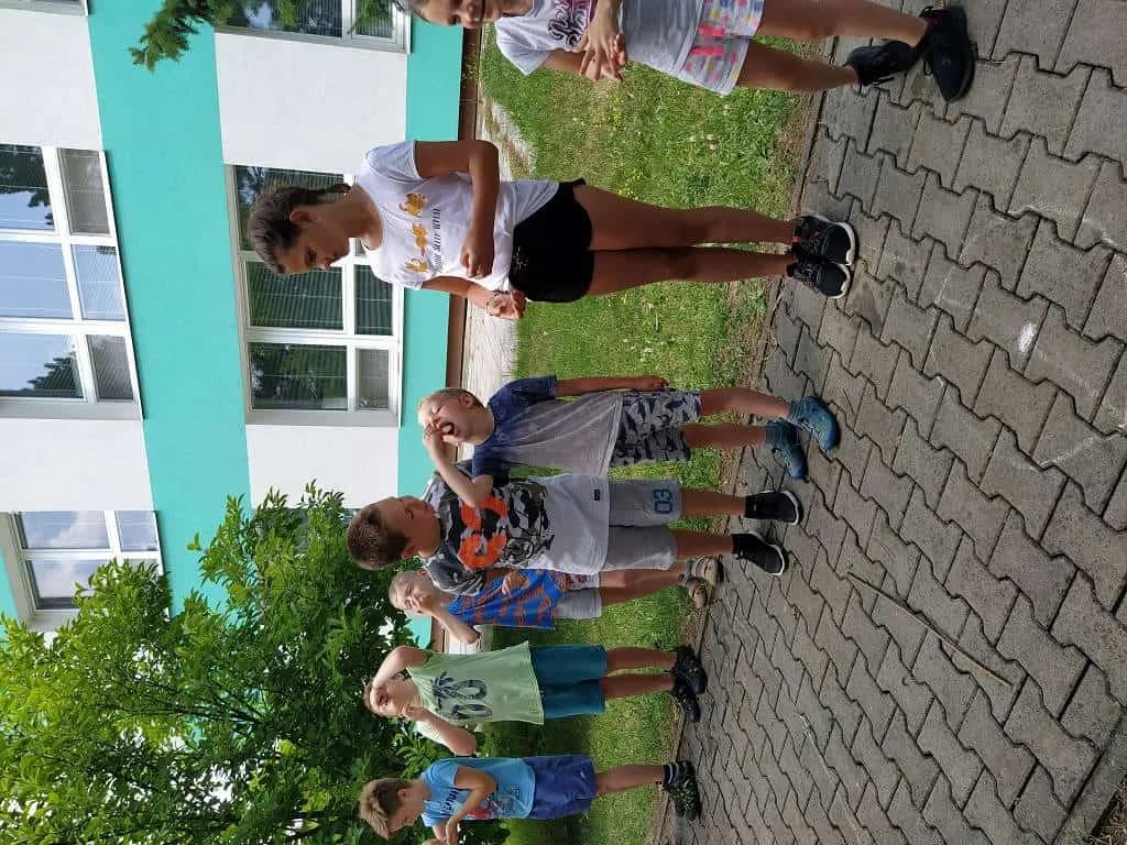 Fotografie z článku: Přívesnický tábor -  „Letem světem"