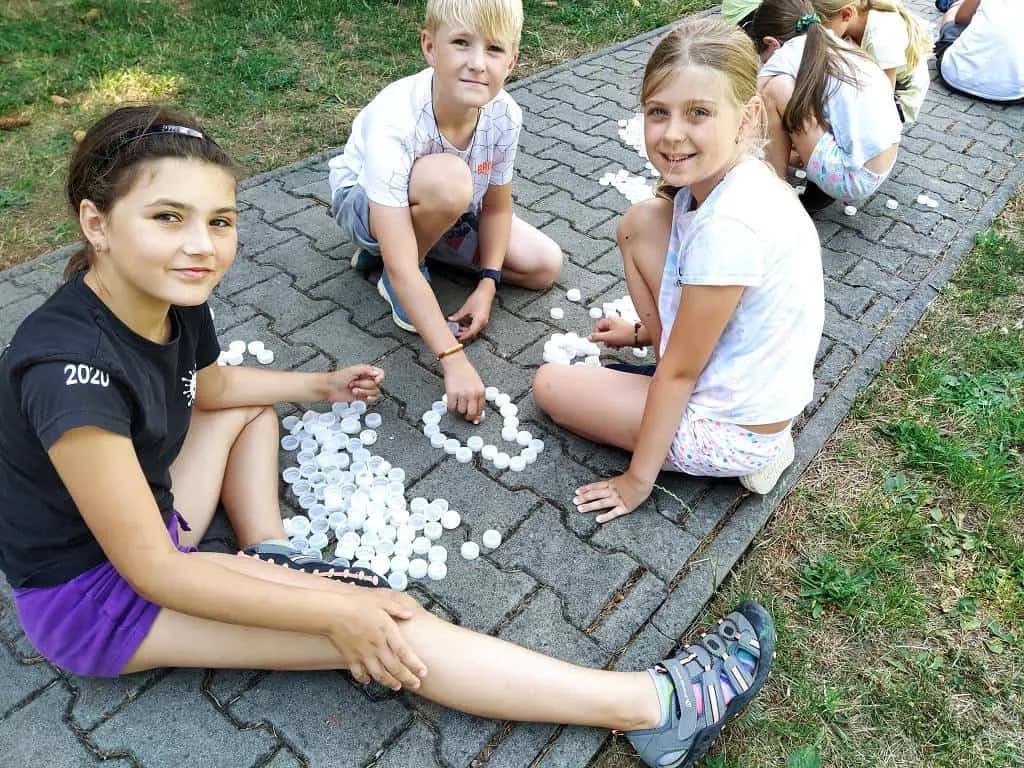 Fotografie z článku: Přívesnický tábor -  „Letem světem"