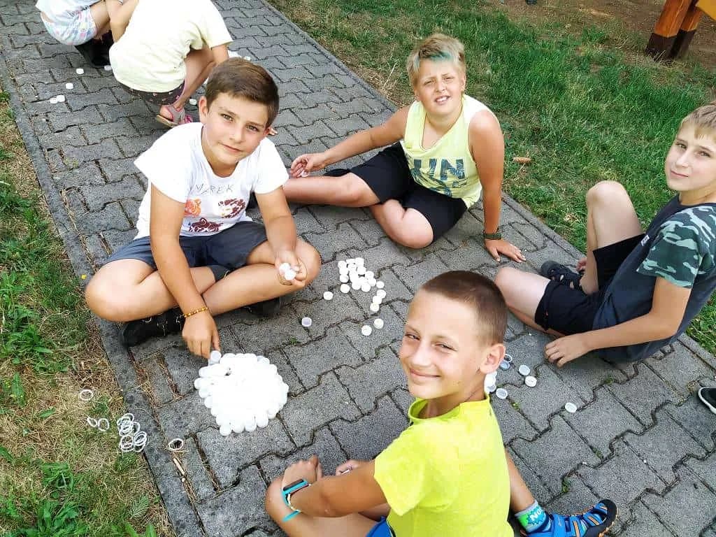 Fotografie z článku: Přívesnický tábor -  „Letem světem"