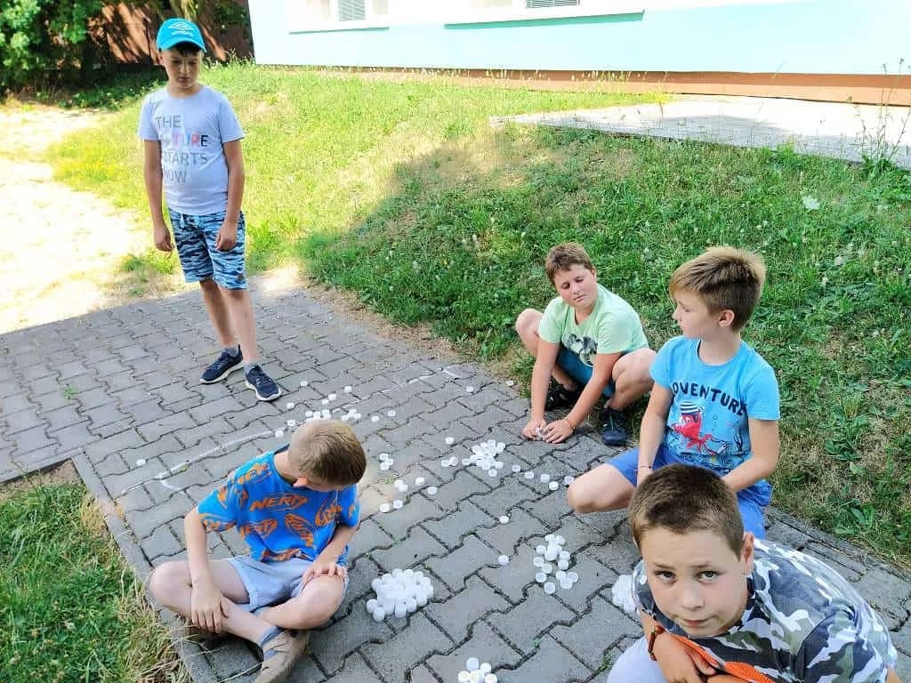 Fotografie z článku: Přívesnický tábor -  „Letem světem"