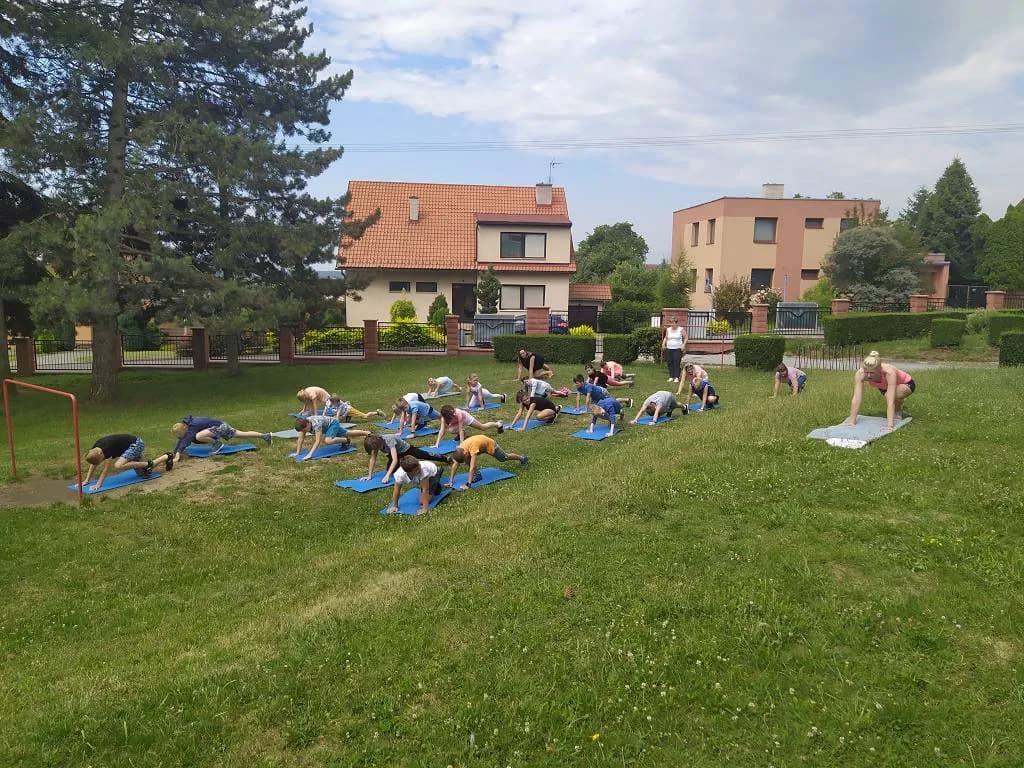 Fotografie z článku: Přívesnický tábor -  „Letem světem"