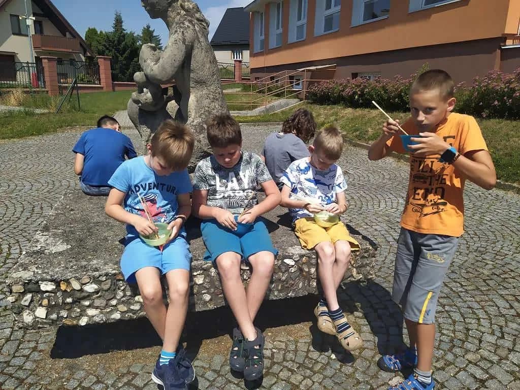 Fotografie z článku: Přívesnický tábor -  „Letem světem"