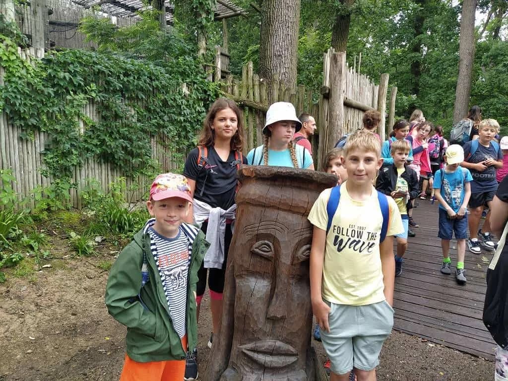 Fotografie z článku: Přívesnický tábor -  „Letem světem"
