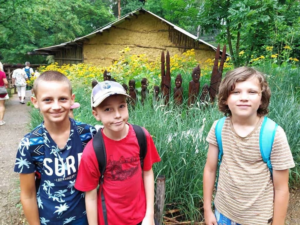 Fotografie z článku: Přívesnický tábor -  „Letem světem"