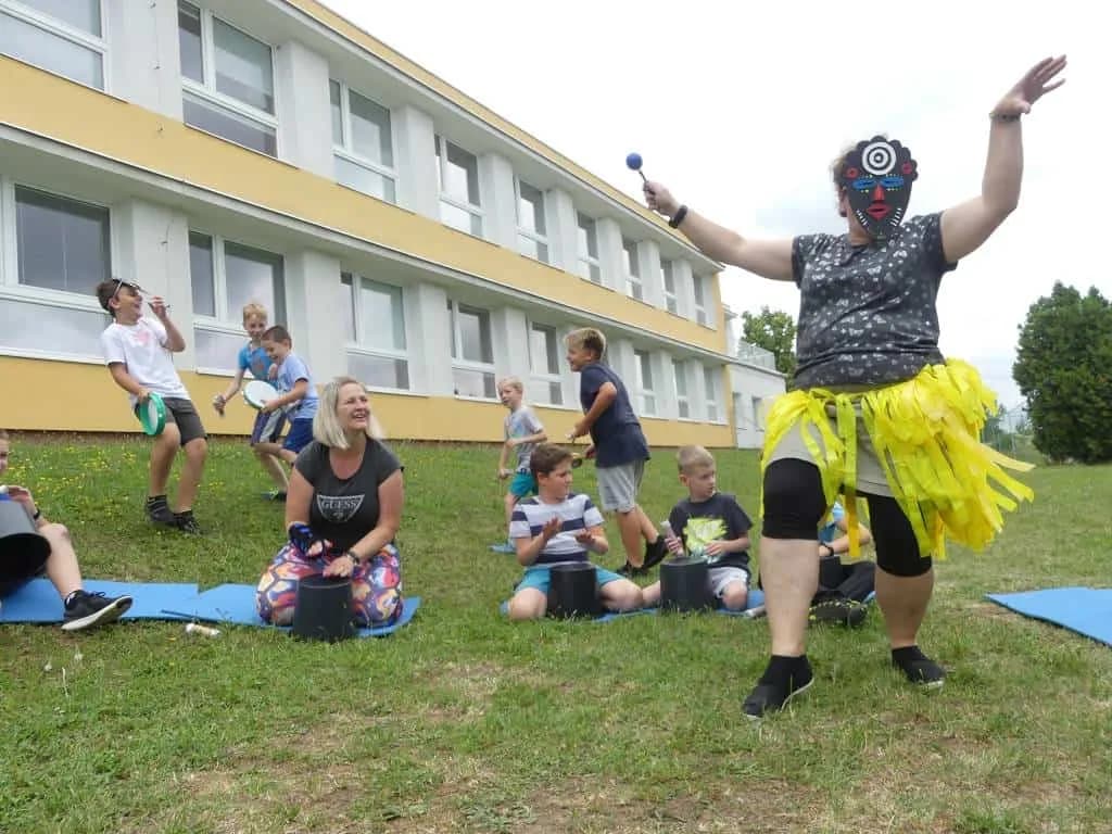 Fotografie z článku: Přívesnický tábor -  „Letem světem"