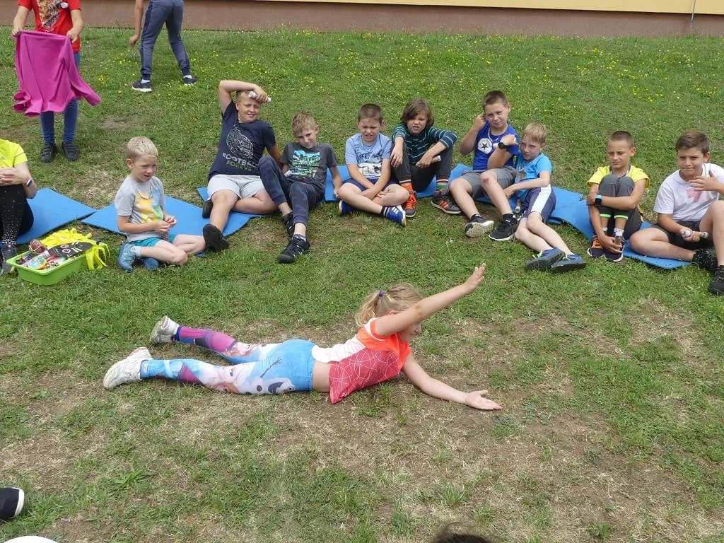 Fotografie z článku: Přívesnický tábor -  „Letem světem"