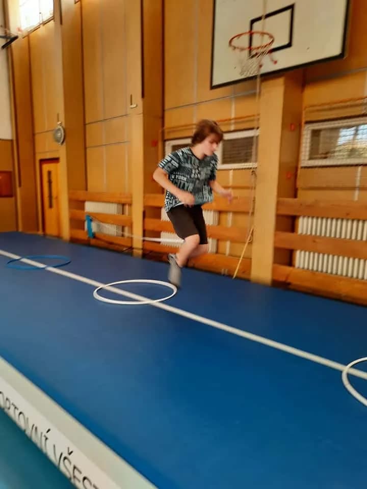 Fotografie z článku: Cvičení na airtracku