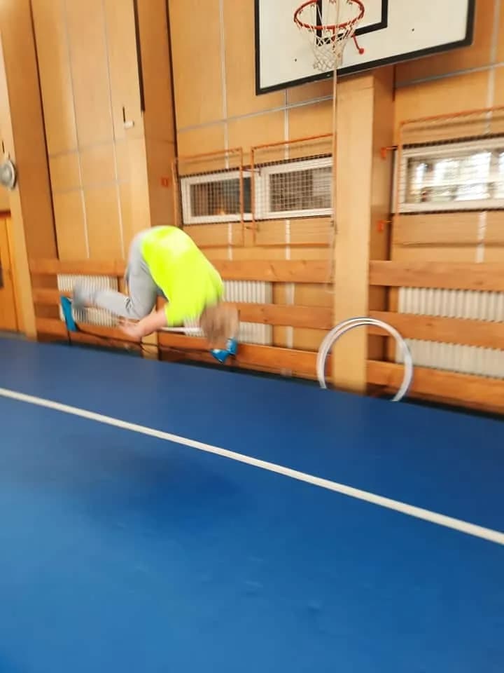 Fotografie z článku: Cvičení na airtracku