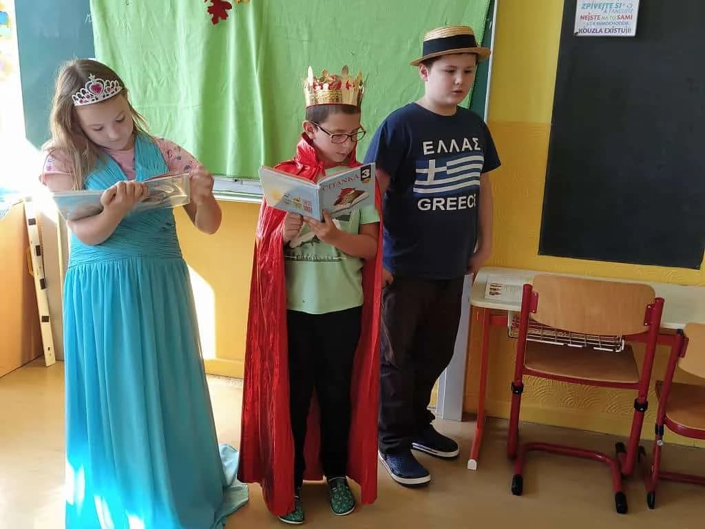 Fotografie z článku: Scénické čtení ve III.A