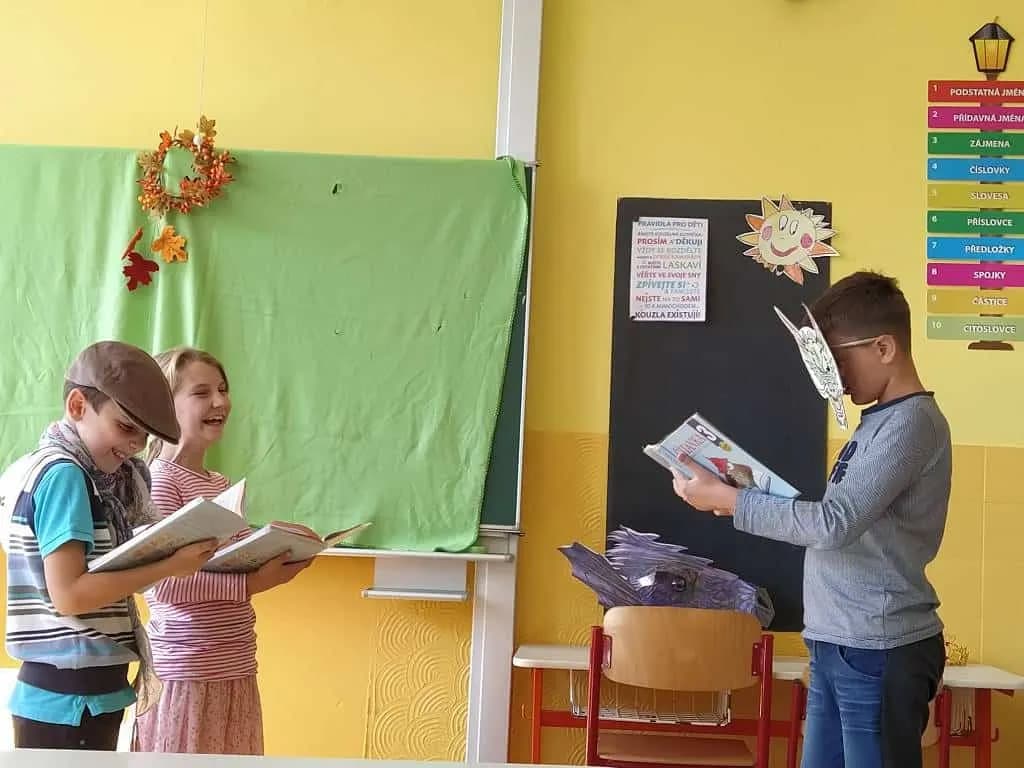 Fotografie z článku: Scénické čtení ve III.A