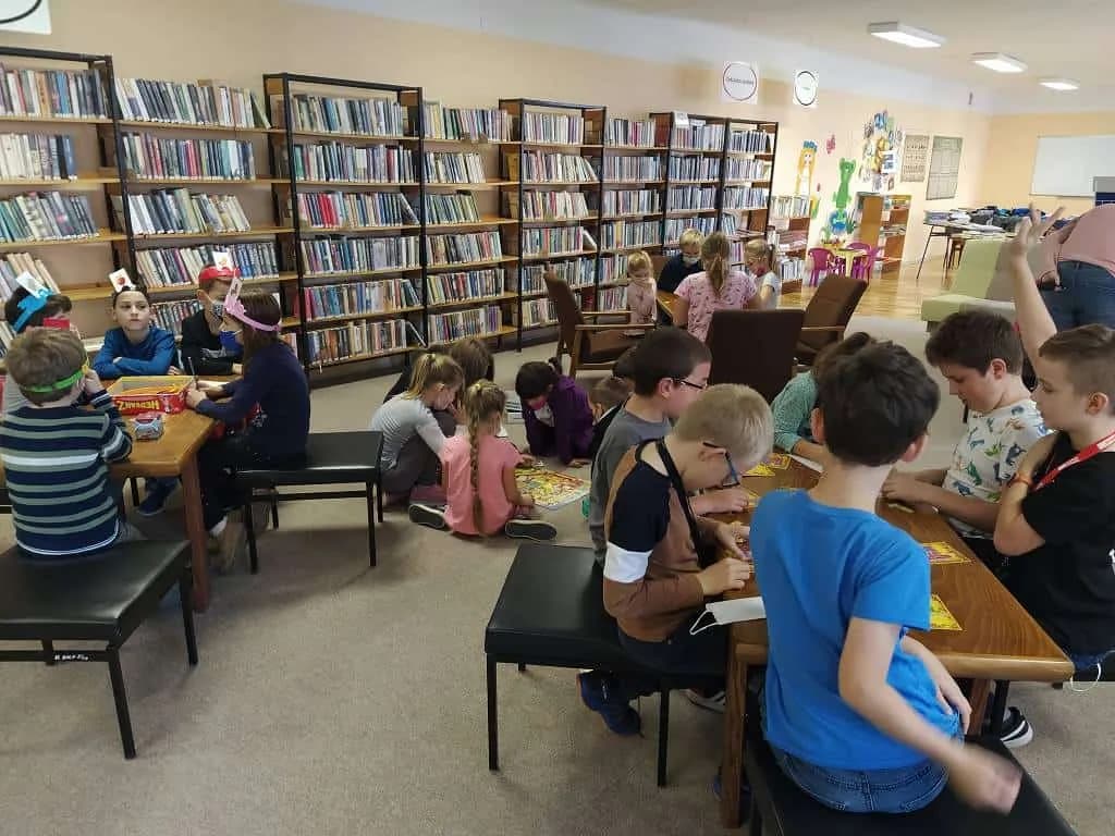 Fotografie z článku: Hraní v knihovně - Sovičky ŠD