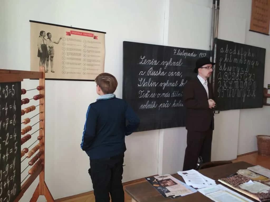 Fotografie z článku: Dějepisná exkurze VI.A a VI.B do Muzea J. A. Komenského v Přerově