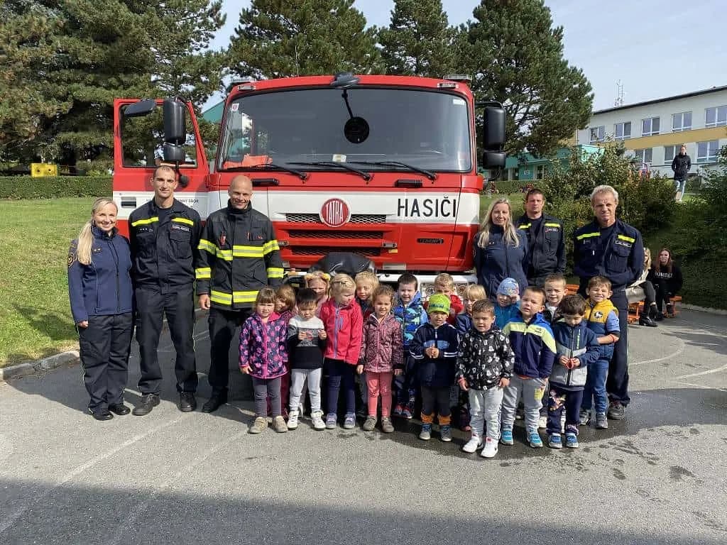 Fotografie z článku: Hasiči ve školce