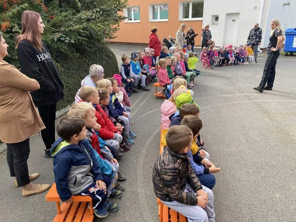 Fotografie z článku: Hasiči ve školce