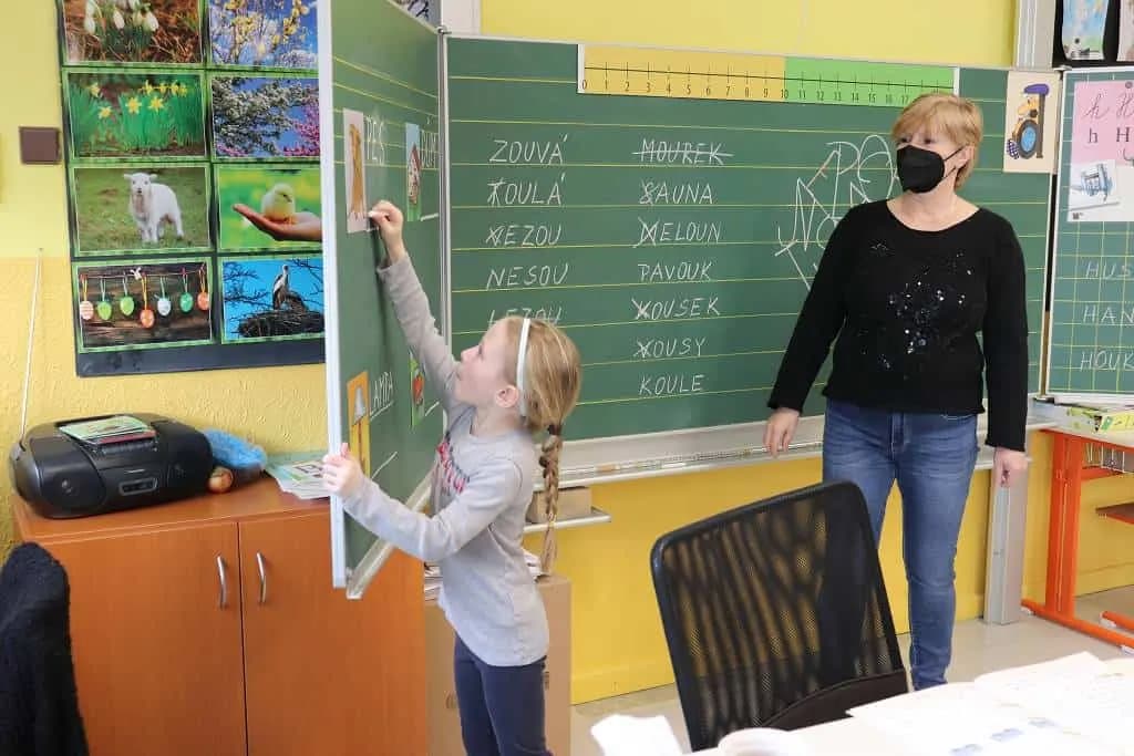 Fotografie z článku: Hola, hola, škola volá - návštěva předškoláků v 1. třídě