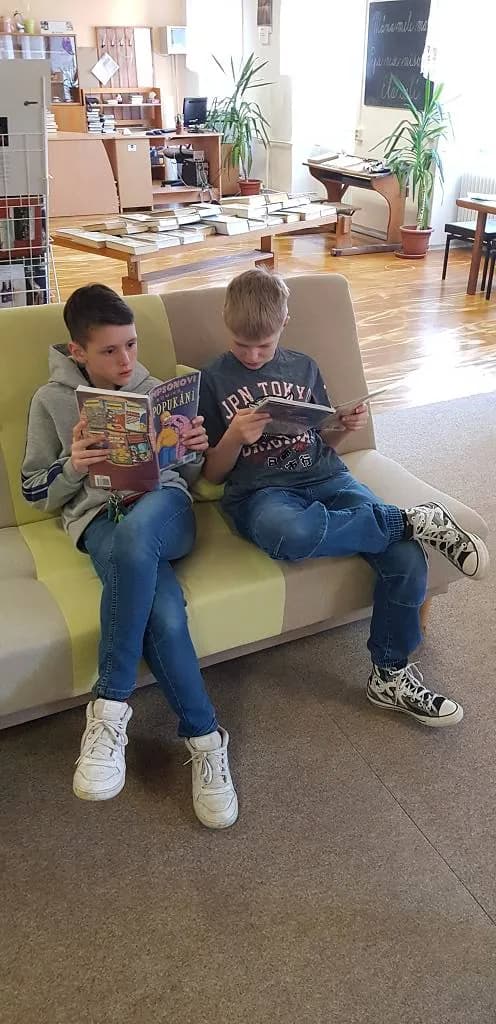 Fotografie z článku: Veverky v knihovně