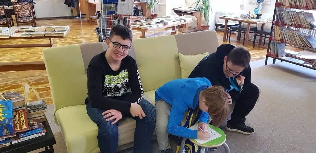Fotografie z článku: Veverky v knihovně