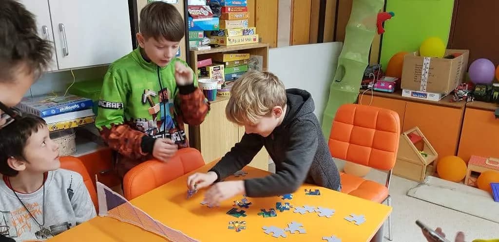 Fotografie z článku: Puzzliáda u Veverek