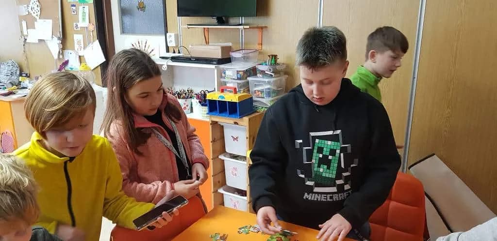 Fotografie z článku: Puzzliáda u Veverek